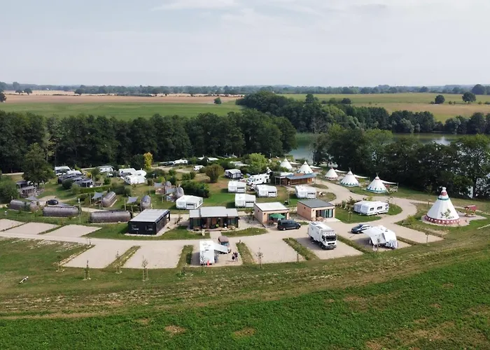 Tiny Igloo Joergensen Belau