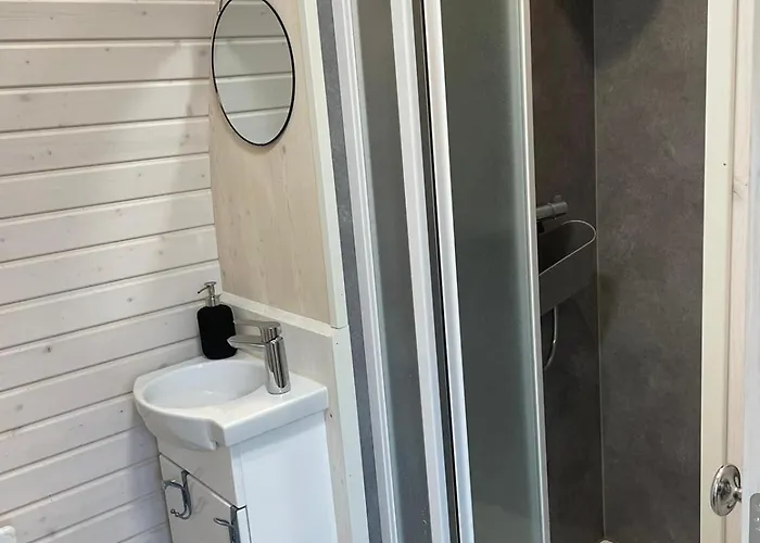 Tiny Igloo Joergensen