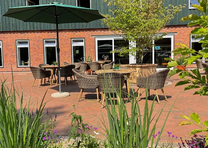 Tiny Igloo Joergensen Belau